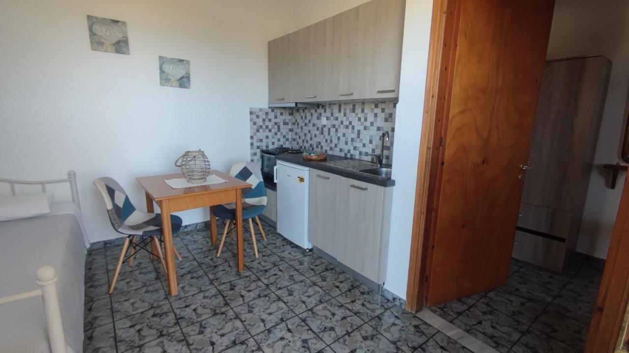 Apartamento Tramonto Nel Delfini Kini Exterior foto