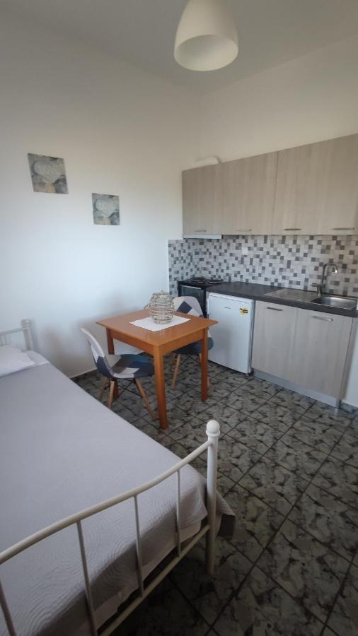Apartamento Tramonto Nel Delfini Kini Exterior foto