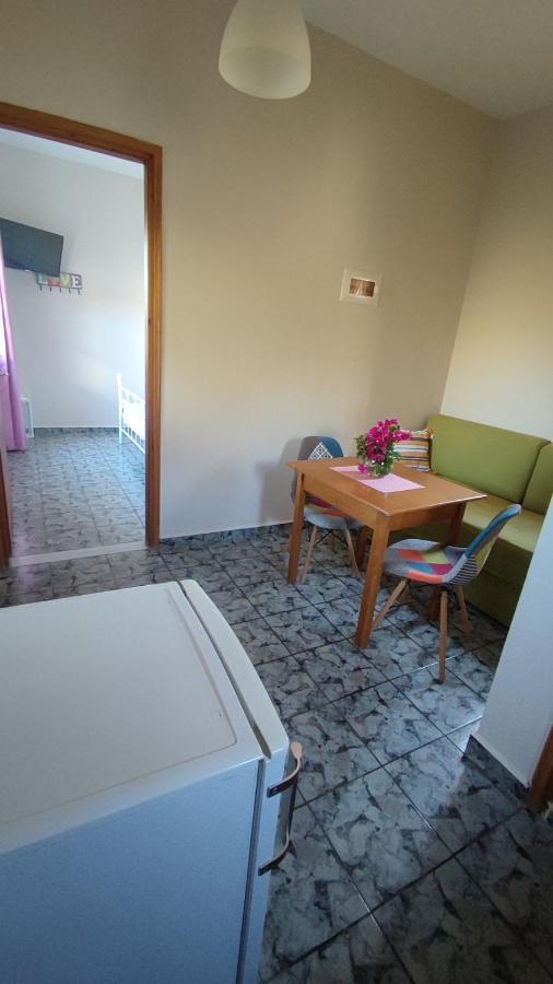 Apartamento Tramonto Nel Delfini Kini Exterior foto