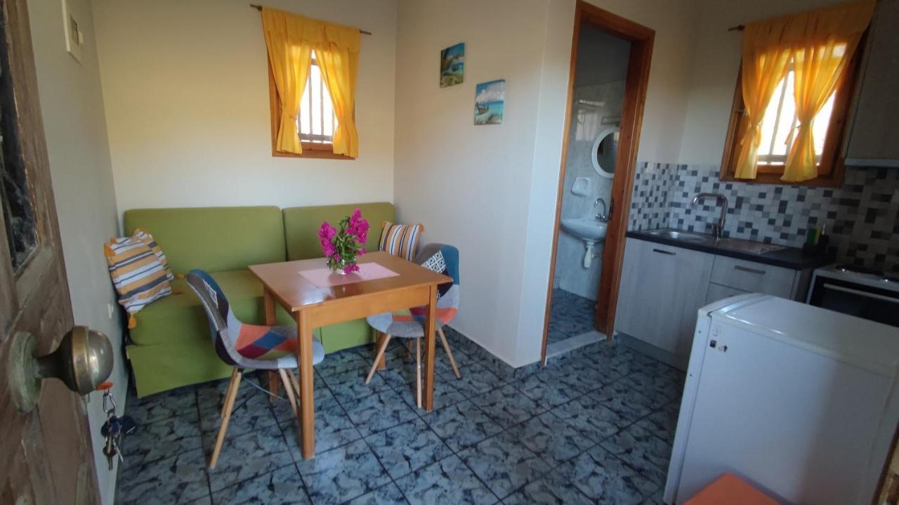 Apartamento Tramonto Nel Delfini Kini Exterior foto