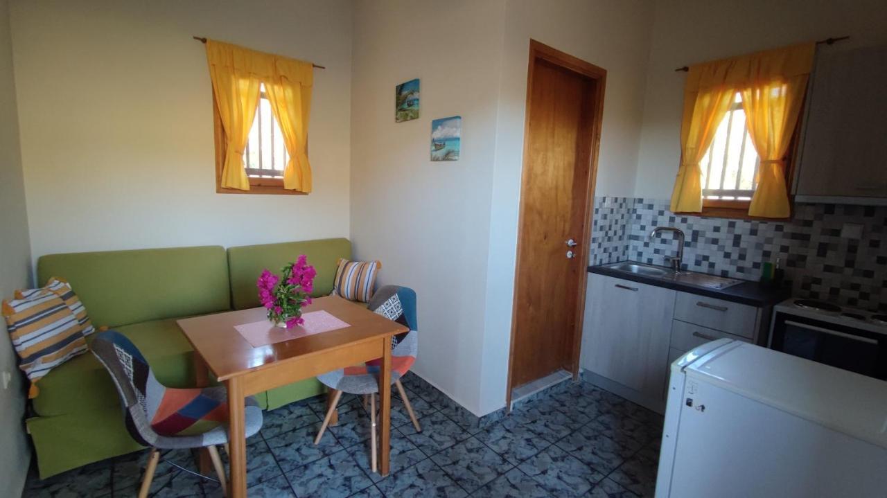 Apartamento Tramonto Nel Delfini Kini Exterior foto