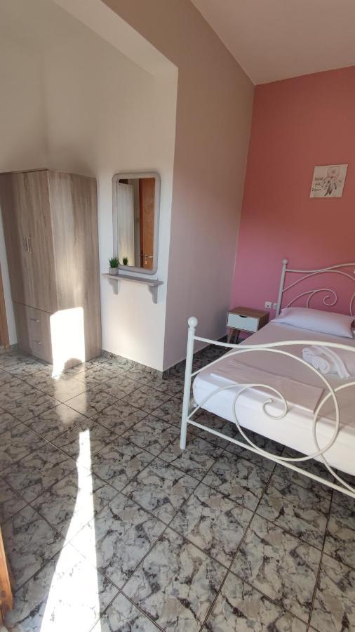 Apartamento Tramonto Nel Delfini Kini Exterior foto