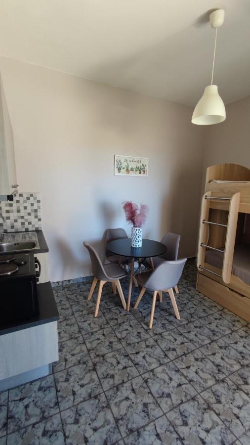 Apartamento Tramonto Nel Delfini Kini Exterior foto