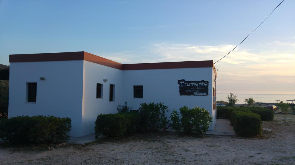 Apartamento Tramonto Nel Delfini Kini Exterior foto